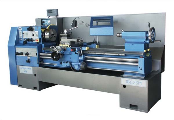 1В625М Загальний вигляд універсального токарно-гвинторізного верстата Загальний вигляд універсального токарно-гвинторізного верстата 1В625М